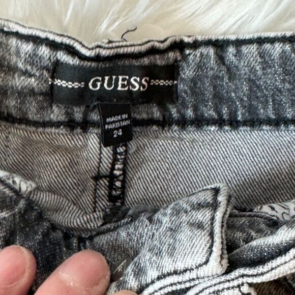 Guess NWT Walking Away Syria Denim Acid Wash Mini Skirt  Sz 24 - Picture 8 of 10